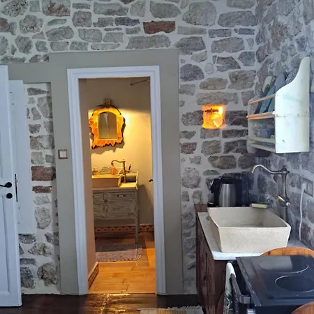 1836 Traditional House Hébergement de vacances *