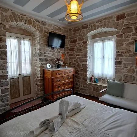 1836 Traditional House *