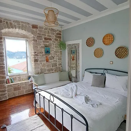 1836 Traditional House