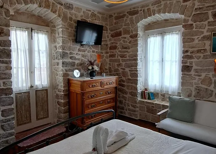 1836 Traditional House *
