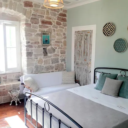 1836 Traditional House
