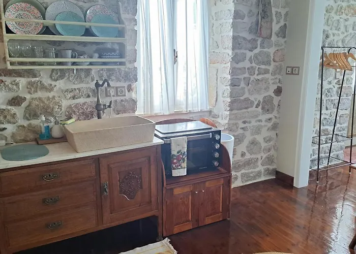 1836 Traditional House