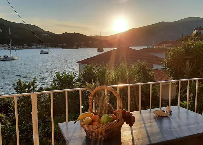 Semesterbostad 1836 Traditional House *