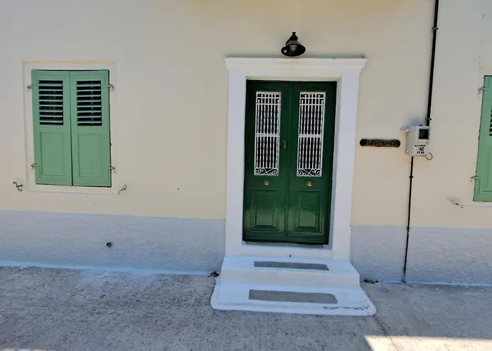 Semesterbostad 1836 Traditional House